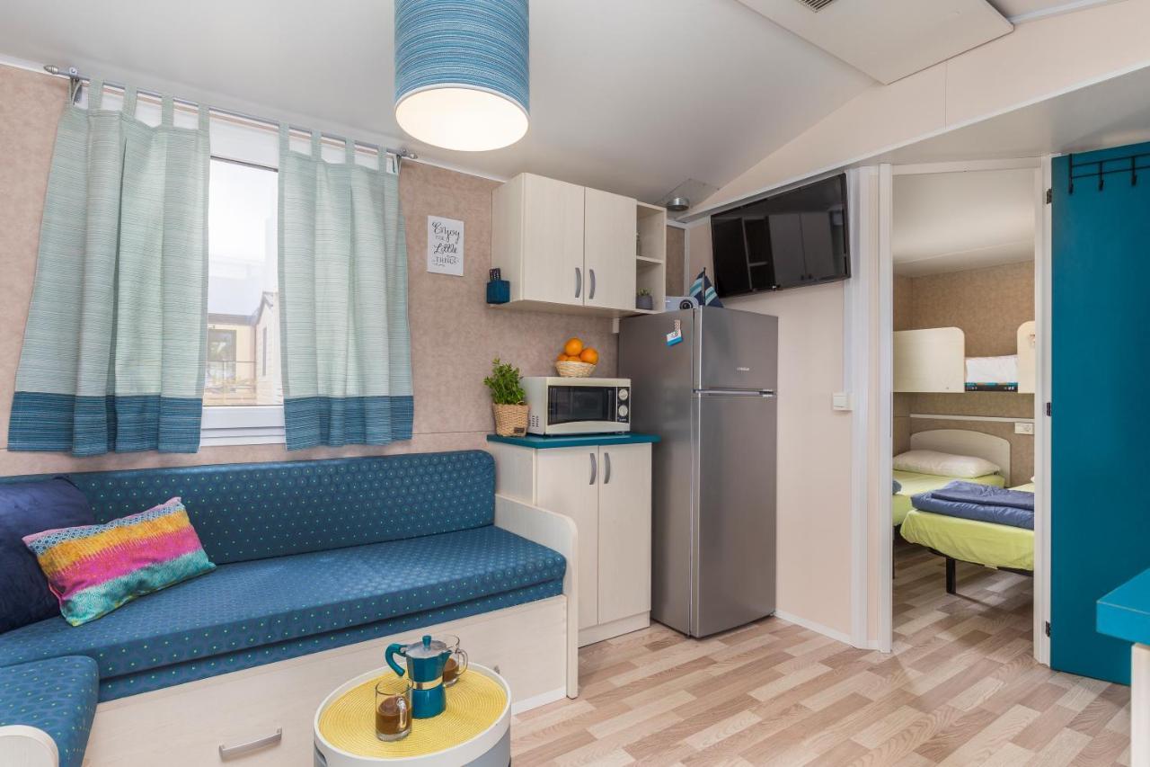 West Coast Mobilhome With Xxl Terrace Tar-Vabriga Exterior photo